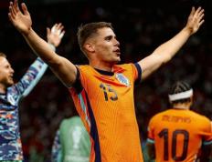 包含荷兰队惊险晋级，成功杀入欧国联四强的词条